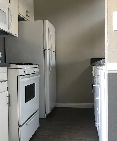 Mesa Pines Apartments — Photo 2