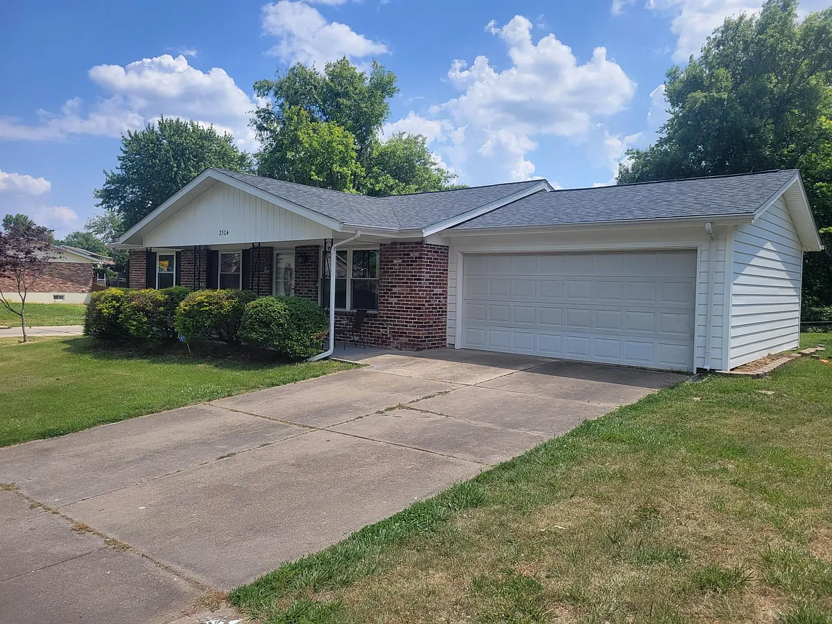 Building Photo - 2304 White Ash Ct