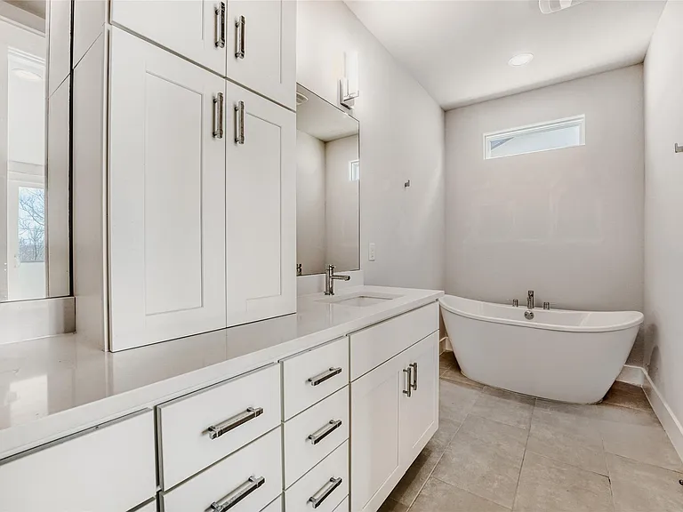 5002 Pecan Springs Rd #6 — Photo 24