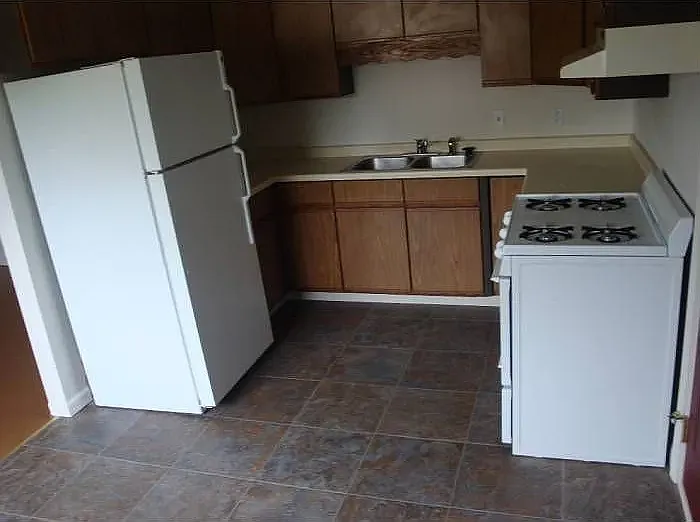 3 bed, 950 sqft, $1,250 — Photo 3
