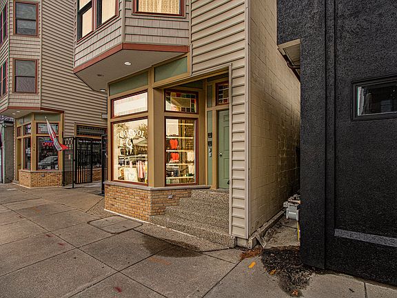 2nd image of 407 Eagle St #11