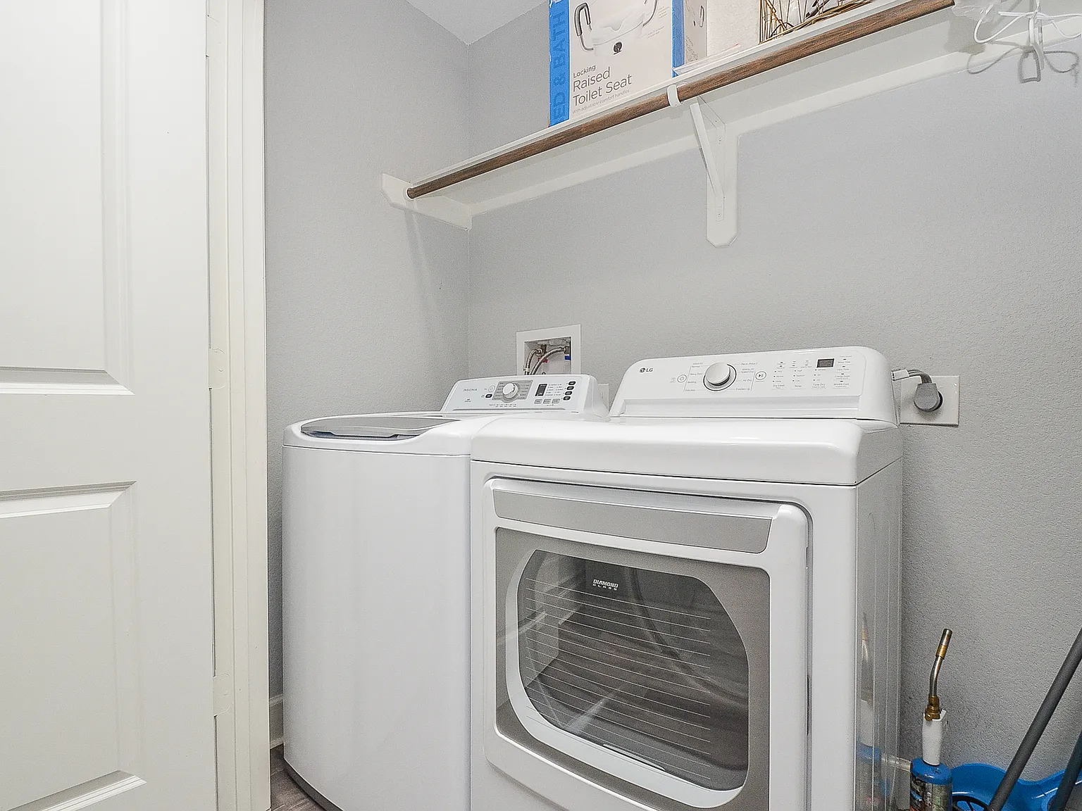 3 bed, 1230 sqft, $4,300 — Photo 2