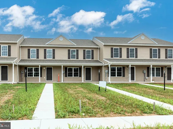 102 Homestead Dr, Gettysburg, PA 17325