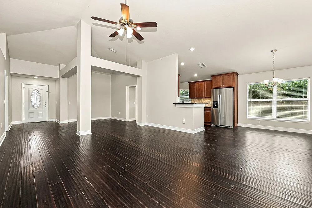 3 bed, 2.0 bath, 1958 sqft, $2,440 — Photo 3