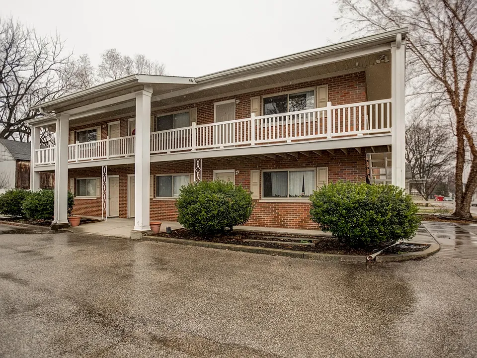 8 E Blackford Ave