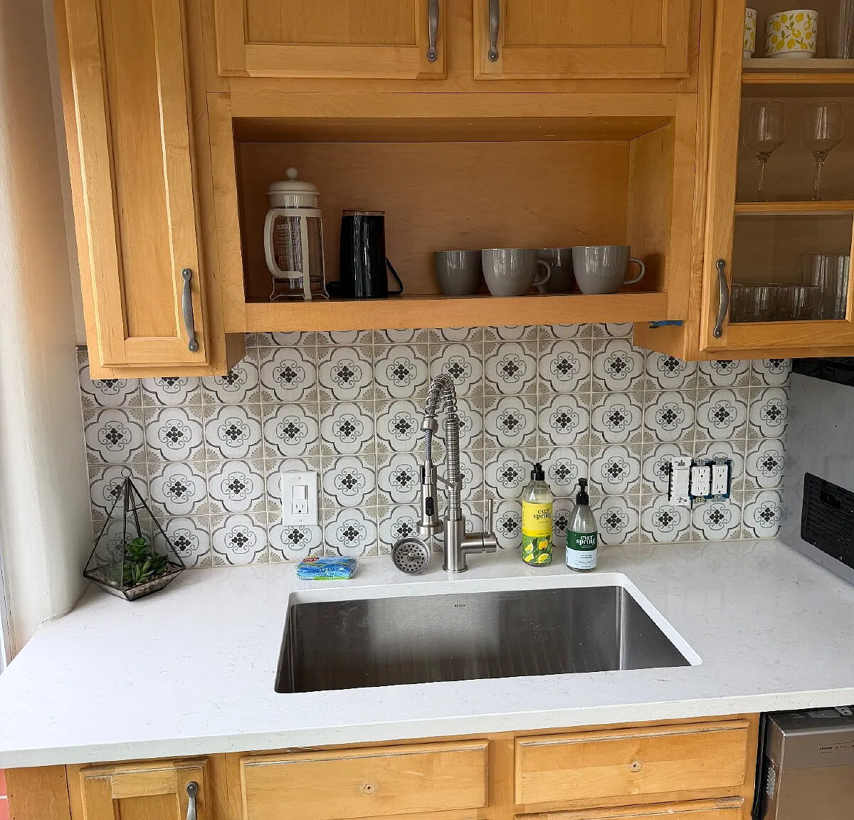 3 bed, 1.0 bath, 1200 sqft, $2,500 — Photo 2