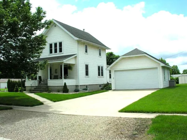 617 S 6th St, Osage, IA 50461