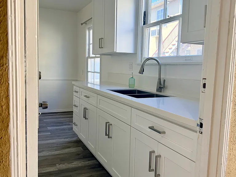 10942 Moorpark St — Photo 14