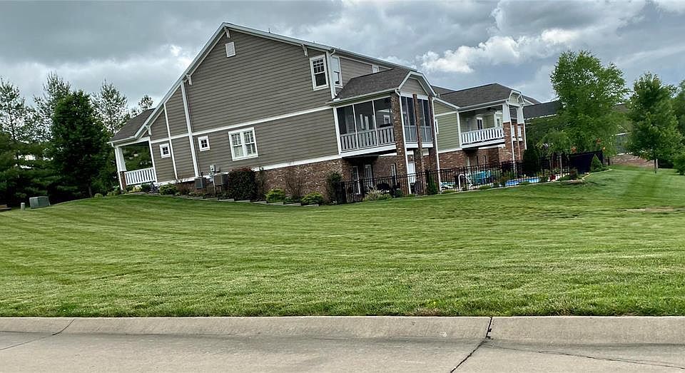 2nd image of 3020 Fox Hollow Dr
