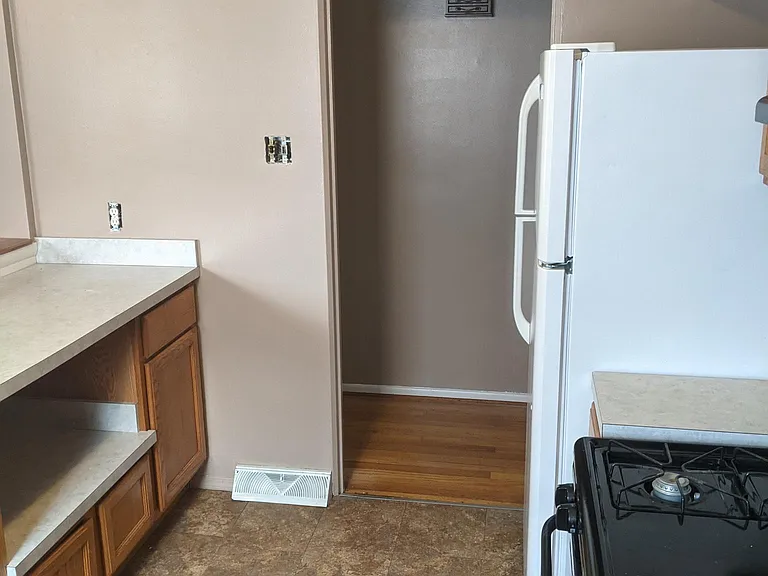 29714 Rosslyn Ave — Photo 3