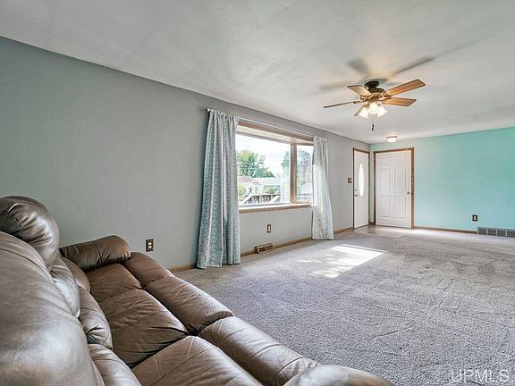 3rd image of 1006 W Ludington St