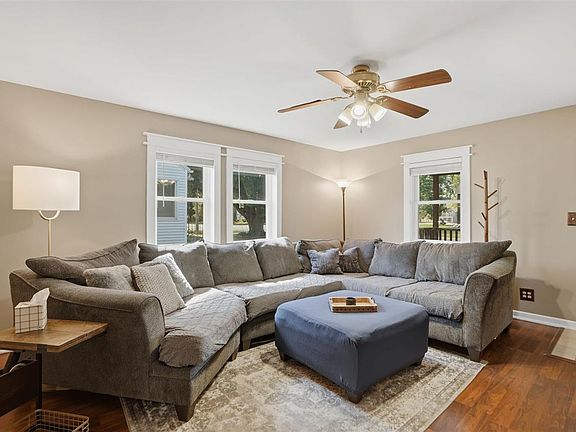 2nd image of 202 W Jayne St