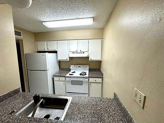 5th image of 220-23 Sandra Del Mar Dr