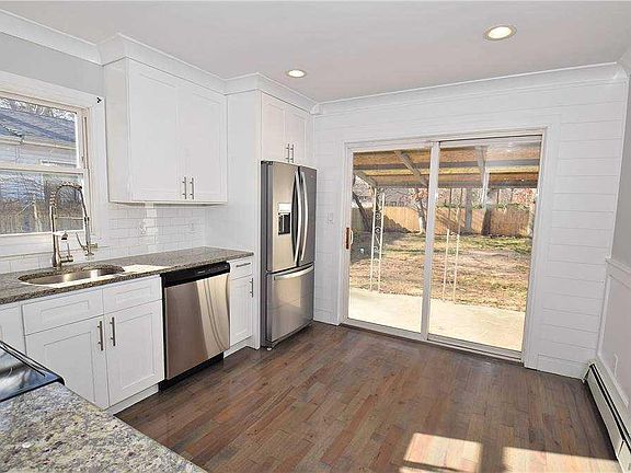 4th image of 16 Flower Ave