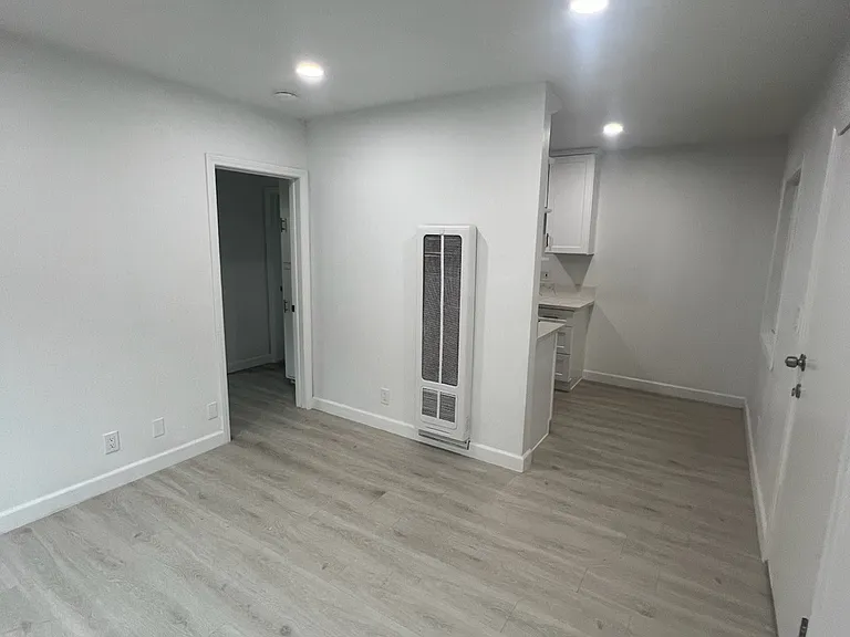 9511 Los Angeles St #3 — Photo 1