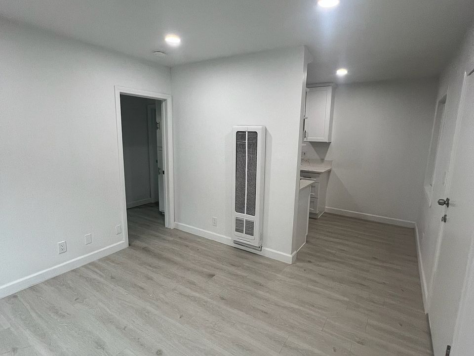 1st image of 9511 Los Angeles St #3