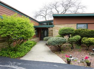 8689 N Seneca Rd, Fox Pt, WI 53217