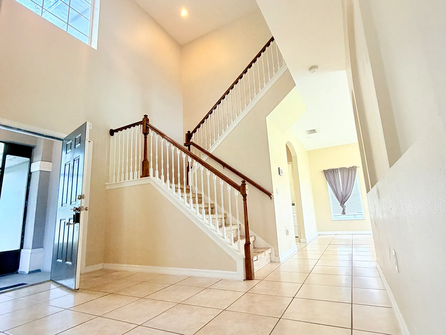 4 bed, 2388 sqft, $2,395 — Photo 3
