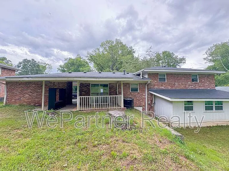 2223 Shamrock Dr — Photo 5