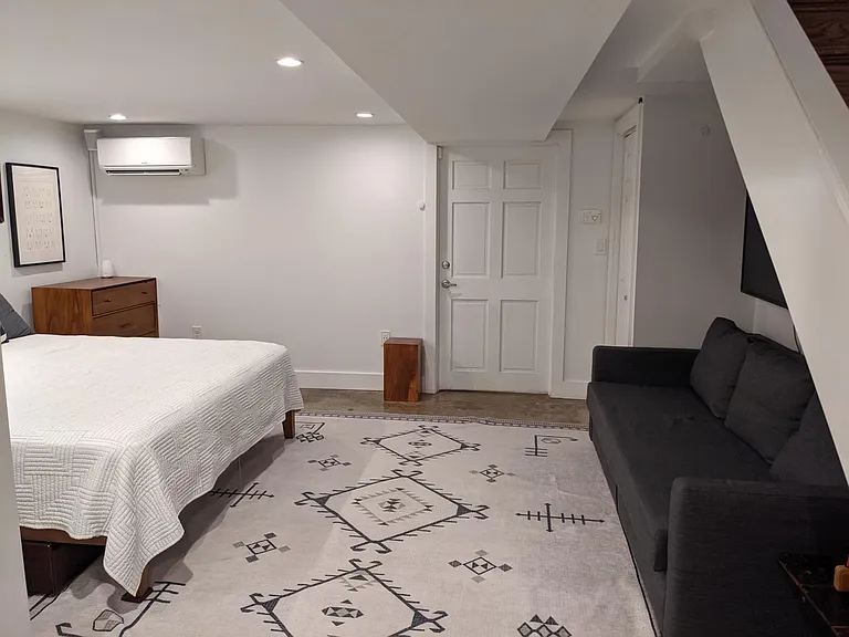 215 Hawaii Ave NE — Photo 10