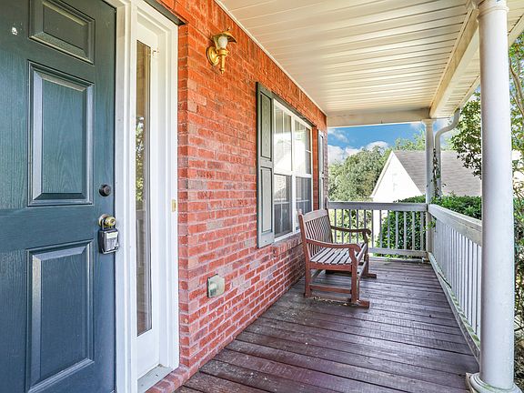 2nd image of 2509 Daisy Ln