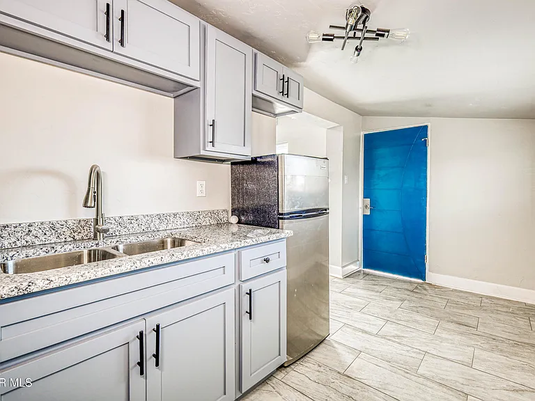 3622 Douglas Ave #5 — Photo 8