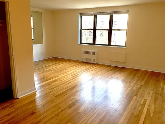 Rented by Ellman Realty Advisors | media 10