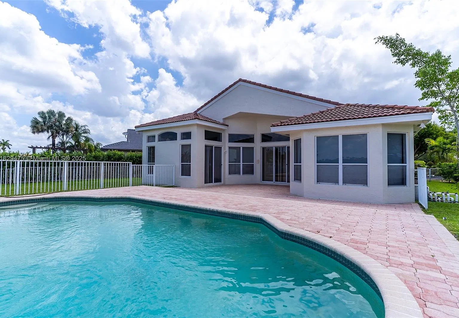 4 bed, 2589 sqft, $5,000 — Photo 3