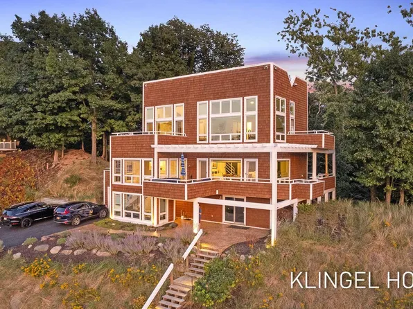 140 Prospect St, Grand Haven, MI 49417