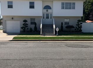 94 Emery St, Hempstead, NY 11550