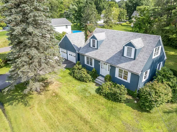 27 Greenwood Terrace, Winthrop, ME 04364