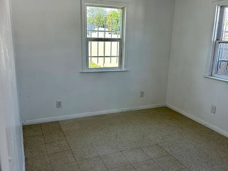 24730 E Court St — Photo 8