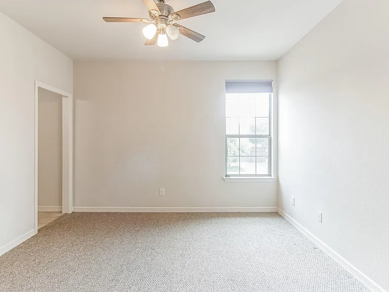 208 Angus Dr — Photo 18