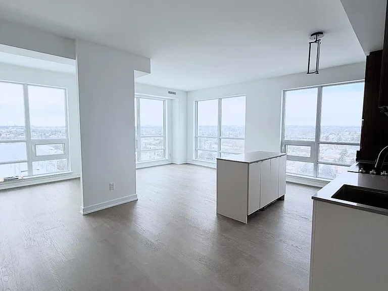 8888 Yonge St #902 — Photo 1