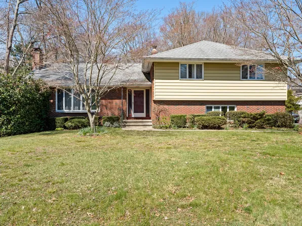 16 Oak Hill Drive, East Lyme, CT 06357