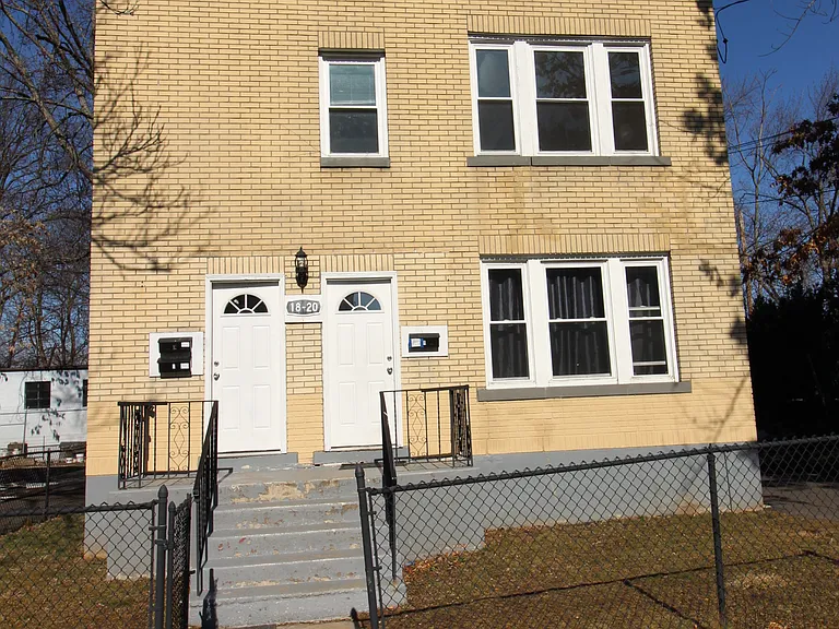 20 Bond St #18 — Photo 6