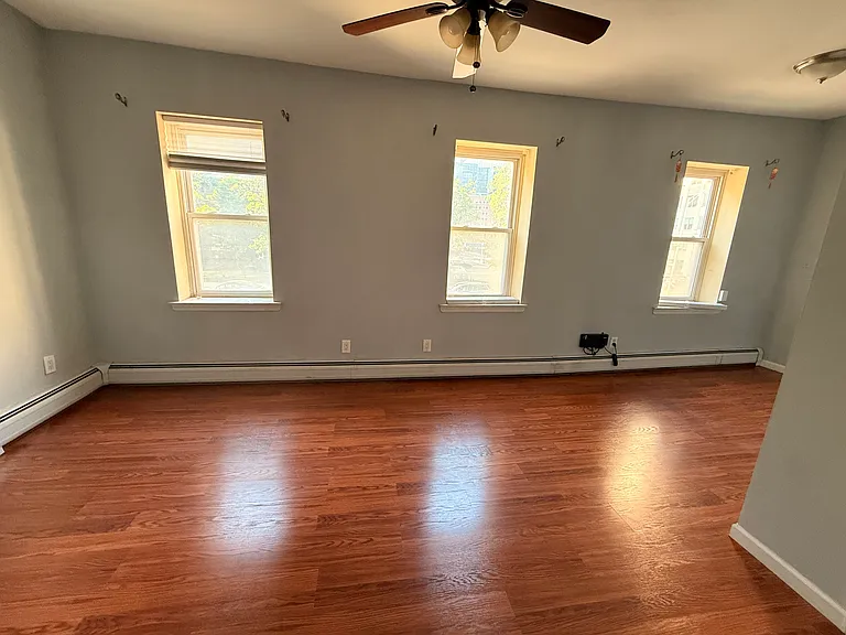 41 Montgomery St #2 — Photo 8