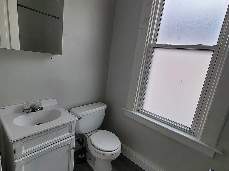 1460 W 4th St #B — Photo 7
