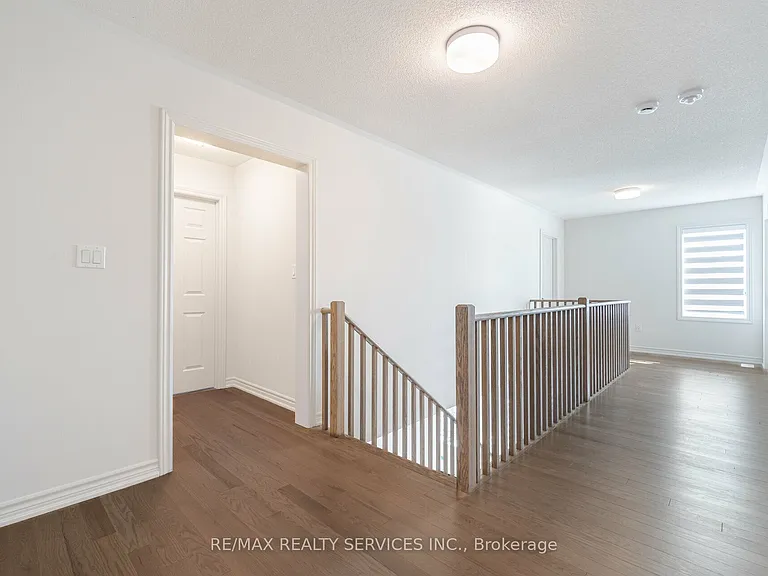 7 Sandhill Cres N — Photo 23