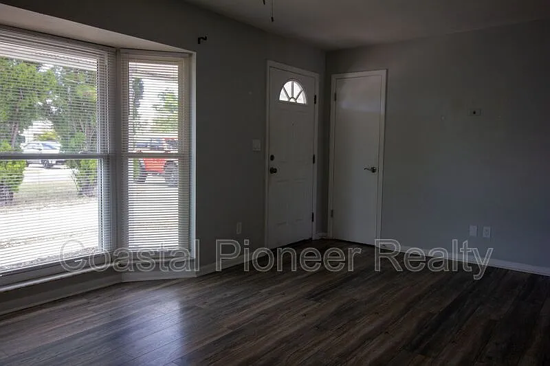 3 bed, 2.0 bath, 1540 sqft, $2,545 — Photo 3