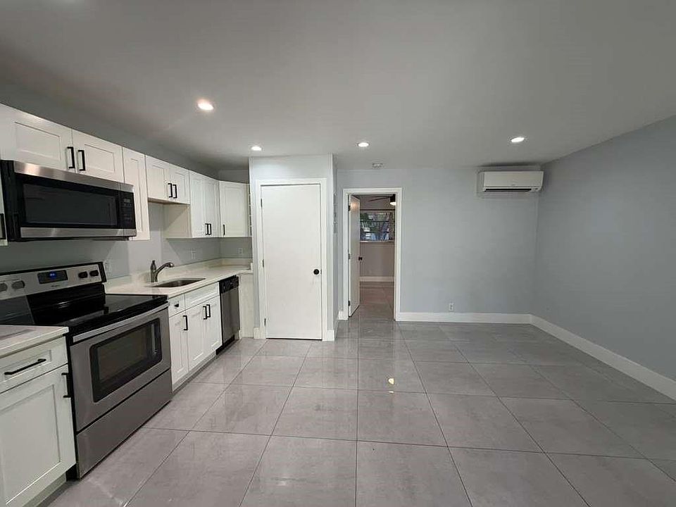 1st image of 820 N Victoria Park Rd APT 3