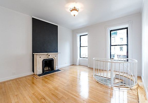2nd image of 858 Lexington Ave #3