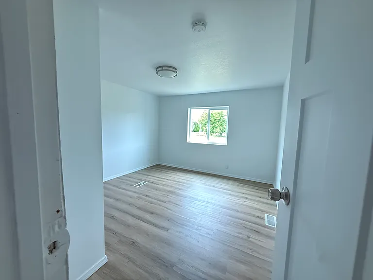 823 W Larson Rd — Photo 7