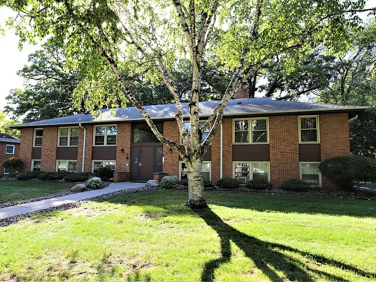 6630 Queen Ave S — Photo 1
