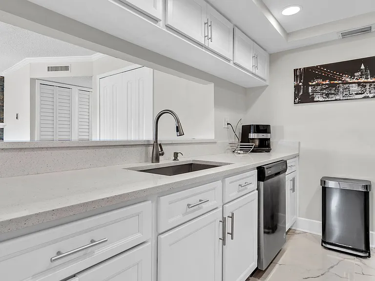 10192 Seminole Island Dr — Photo 6