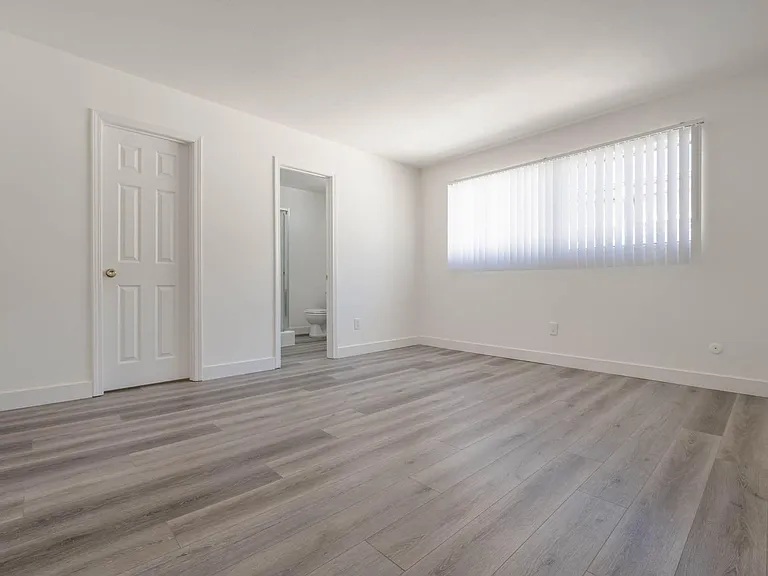 Roscoe Apartments — Photo 12