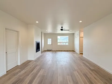 611 W 2nd Ave — Photo 10