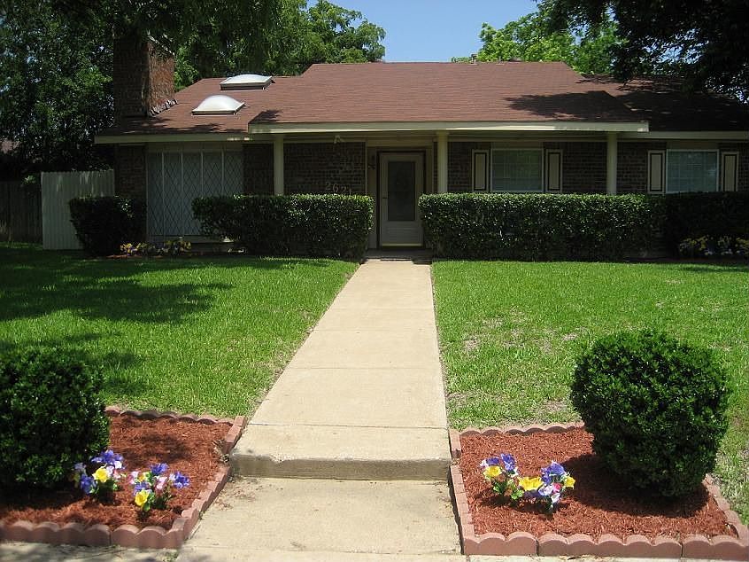 1st image of 2621 E Park Blvd