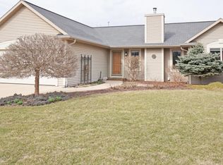 226 Shore Cir, Oconomowoc, WI 53066