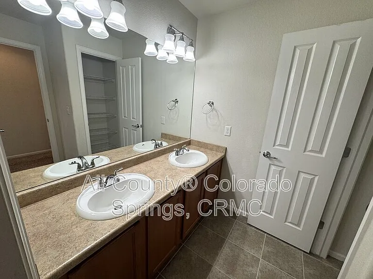7332 Sandy Springs Point — Photo 14
